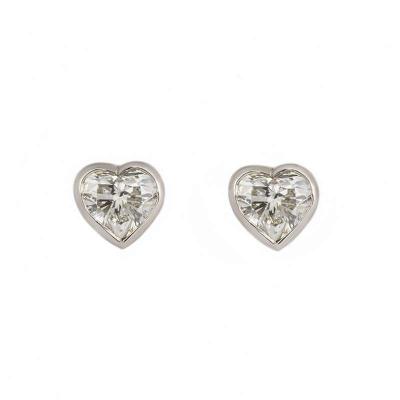 <p>18k White Gold Heart Cut Diamond Earrings 2.20ct</p>
