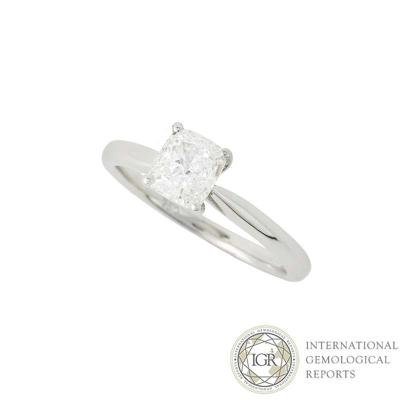 <p>18k White Gold Cushion Cut Diamond Ring 0.91ct G/VS2</p>
