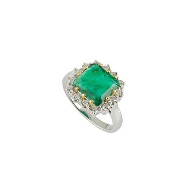 <p>18k White Gold Diamond and Emerald Ring 0.73ct</p>
