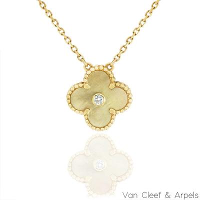 Van Cleef & Arpels Limited Edition 2018 Mother of Pearl Vintage Alhambra Holiday Pendant VCARP2R700