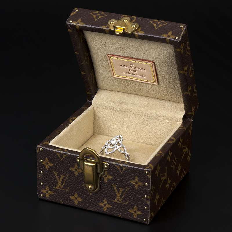 PreOwned Louis Vuitton Jewelry Box 210000144 Rebag #30 PreOwned Louis Vuitton Jewelry Box 210000144 Rebag