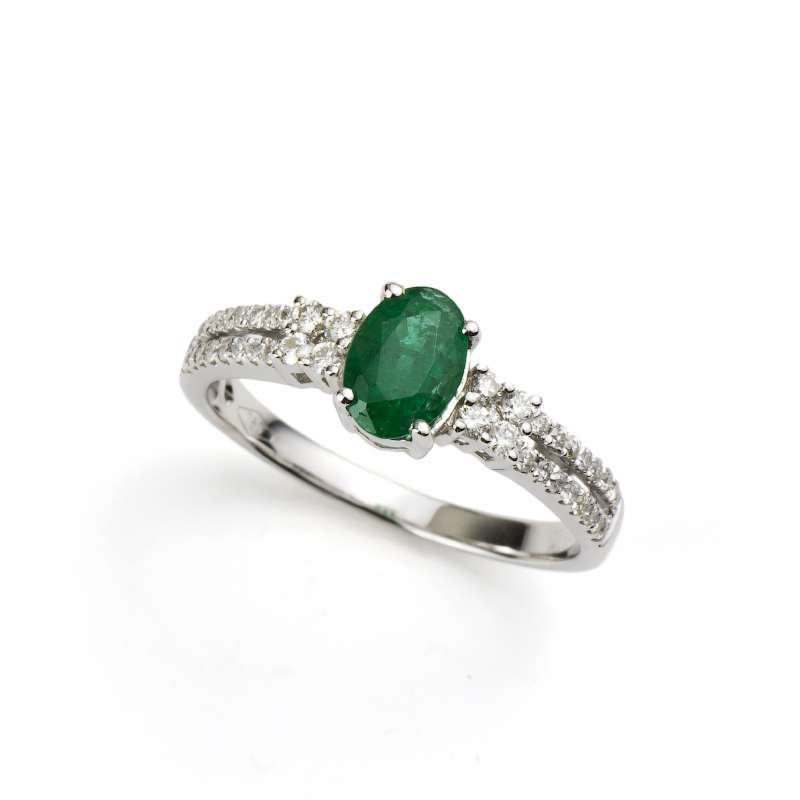 18k White Gold Oval Emerald and 0.30ct Total Diamond Ring | Rich Diamonds