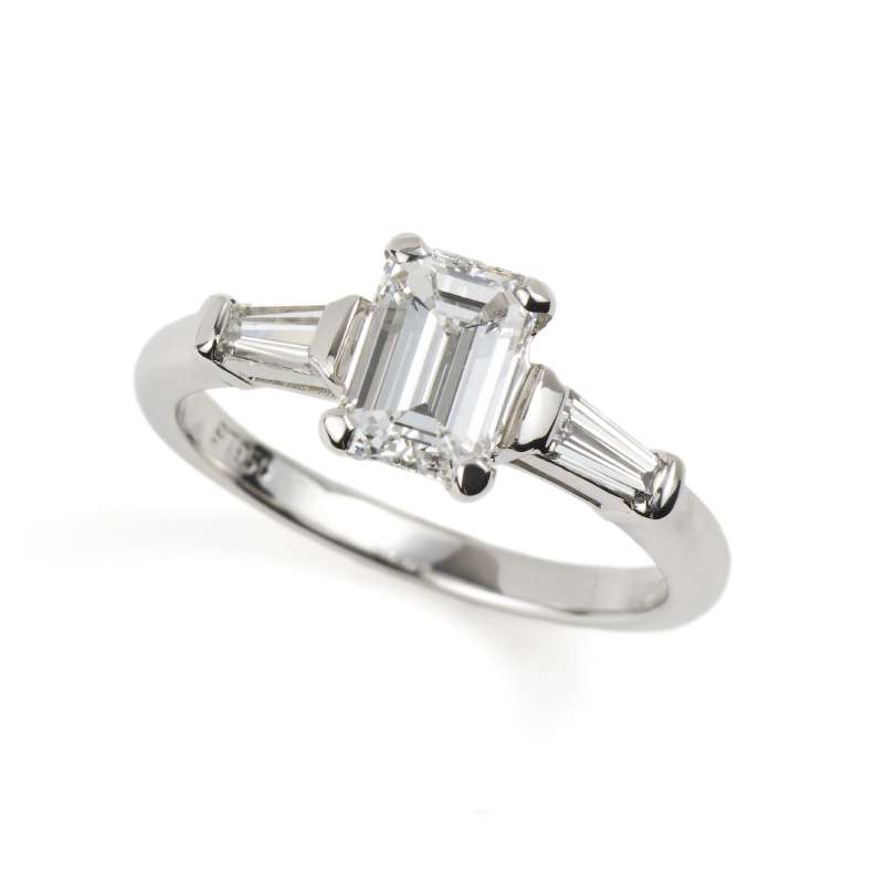 Platinum Emerald Cut Diamond Ring 1.03ct E/VS1 | Rich Diamonds