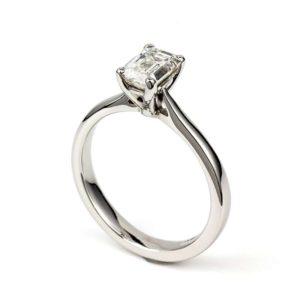 Plat 0.91ct G/VVS2 Emerald Cut Diamond Ring