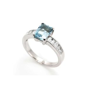 18k White Gold Aquamarine Dress Ring 1.30ct