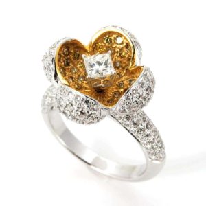 18k White Gold Diamond Flower Ring